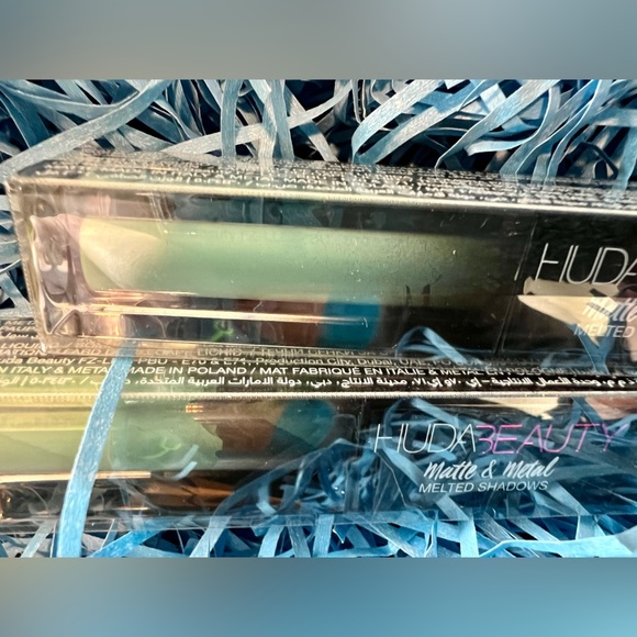 NIB HUDA BEAUTY Matte & Metal Melted Shadows in Minted & Dinero - Picture 3 of 10